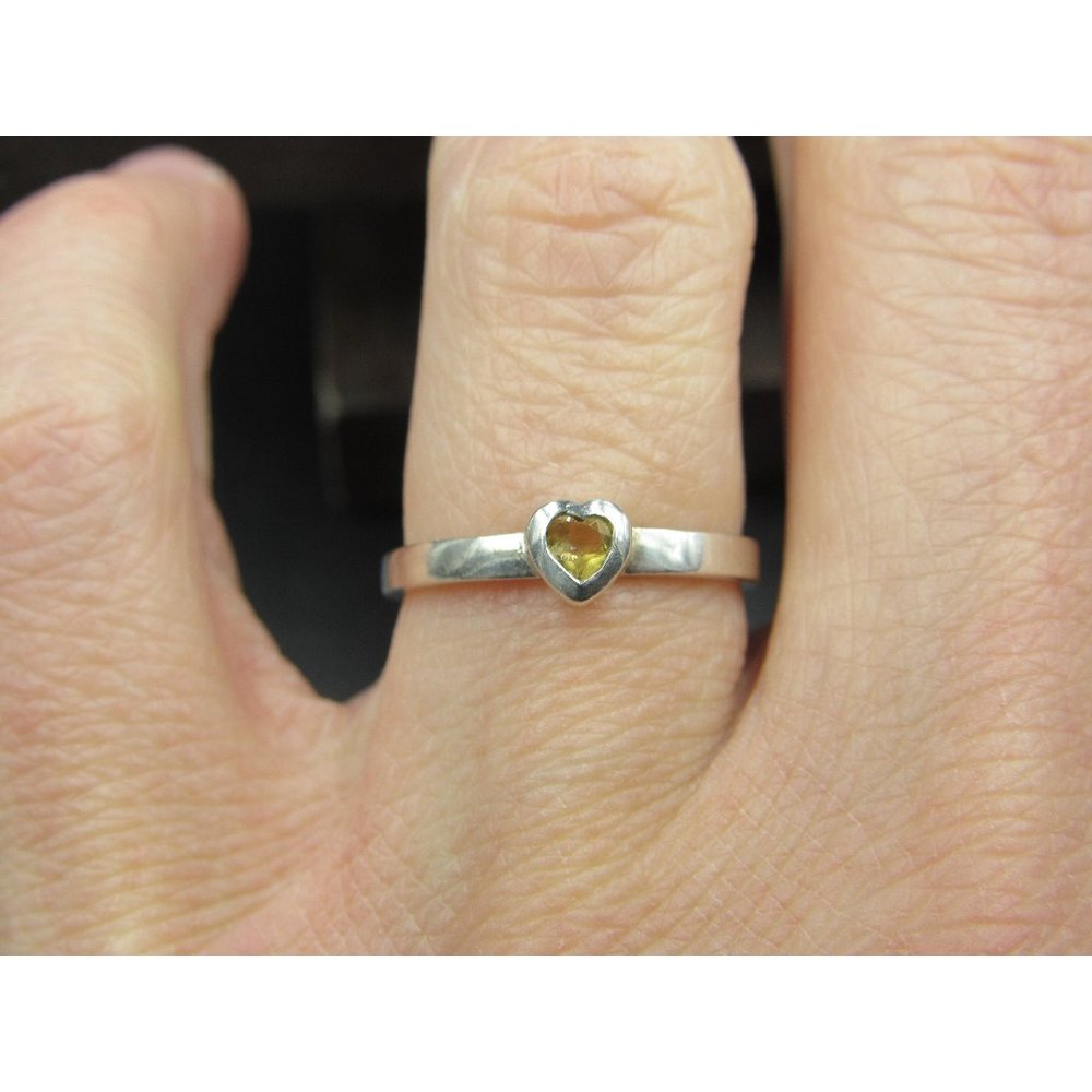 Size 6.5 Sterling Silver Citrine Gemstone Love Heart Band Ring